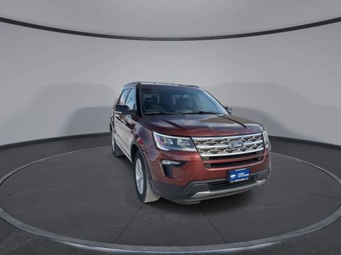 Used 2018 Ford Explorer XLT w/ Equipment Group 202A image 2