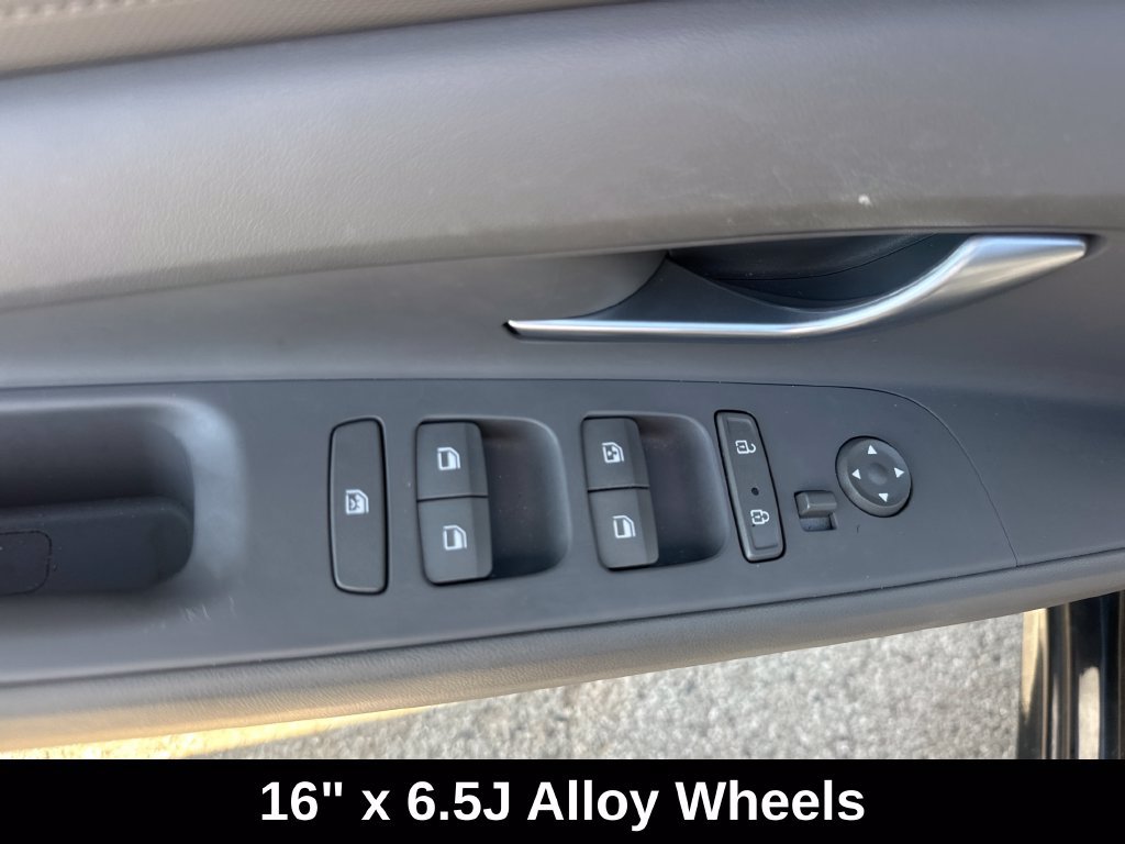 Used 2023 Hyundai Elantra SEL FWD image 12