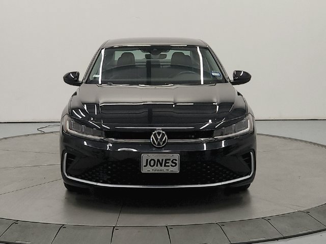 Used 2025 Volkswagen Jetta SE FWD image 3