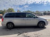 Used 2018 Dodge Grand Caravan SE image 4