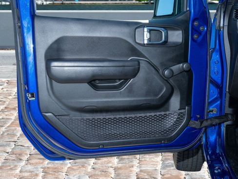 Used 2018 Jeep Wrangler Unlimited Sport image 8