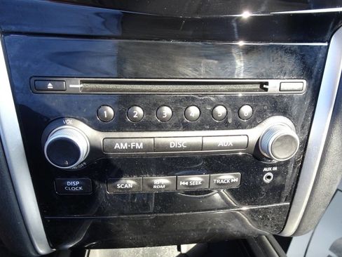 Used 2015 Nissan Pathfinder S image 27