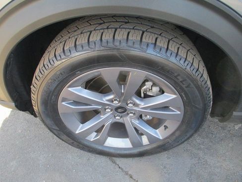 Used 2021 Ford Explorer XLT w/ Equipment Group 202A image 12