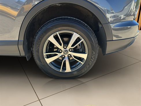 Used 2018 Toyota RAV4 XLE AWD/4WD image 21