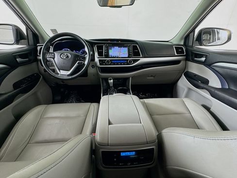 Used 2019 Toyota Highlander XLE AWD/4WD image 31