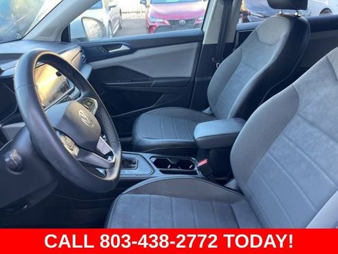 Used 2022 Volkswagen Taos SE FWD image 9