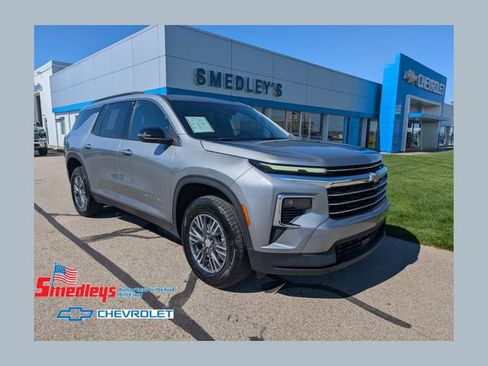 Used 2026 Chevrolet Traverse LT AWD/4WD image 1