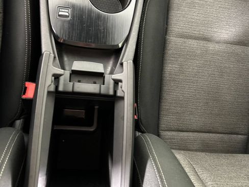 Used 2022 Nissan Rogue SV FWD image 15
