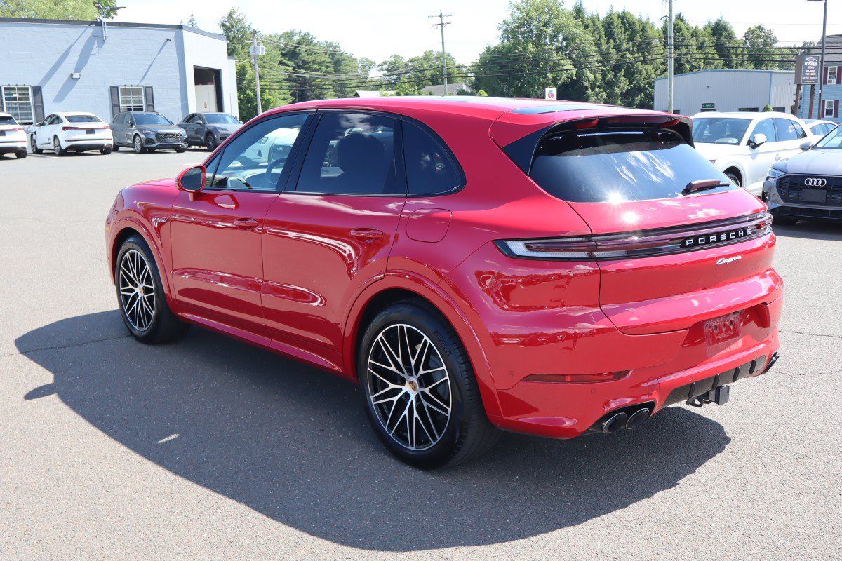 Used 2025 Porsche Cayenne E-Hybrid AWD/4WD image 8