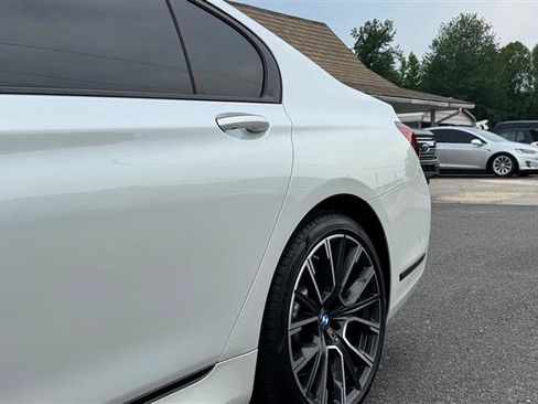 Used 2022 BMW 740i w/ M Sport Package RWD image 14