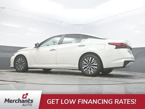 Used 2025 Nissan Altima 2.5 SV FWD image 39