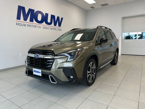 Used 2024 Subaru Ascent Touring AWD/4WD image 2