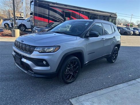 Used 2022 Jeep Compass Altitude image 7