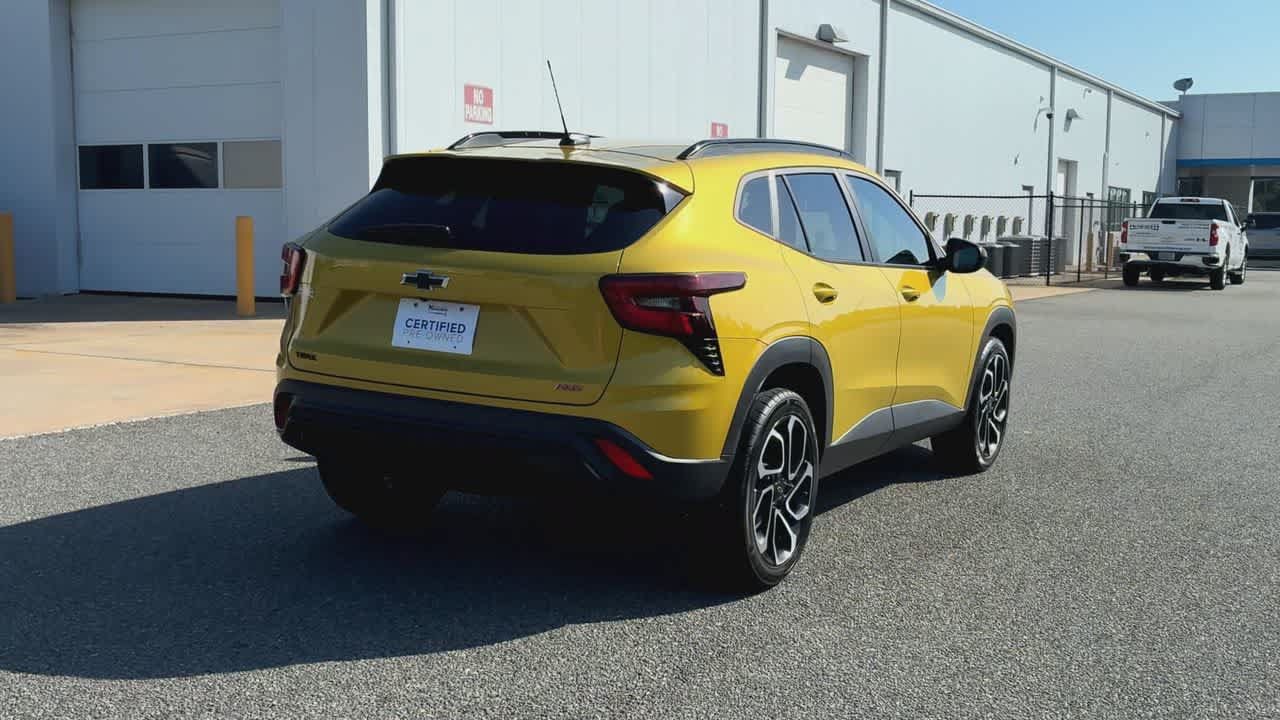 Used 2024 Chevrolet Trax RS w/ Sunroof Package FWD image 8