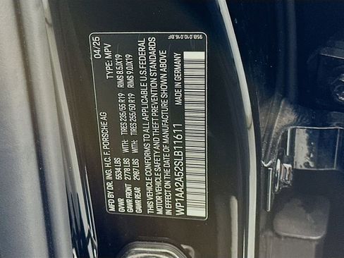 Used 2025 Porsche Macan image 35