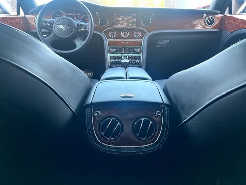Used 2014 Bentley Mulsanne image 40
