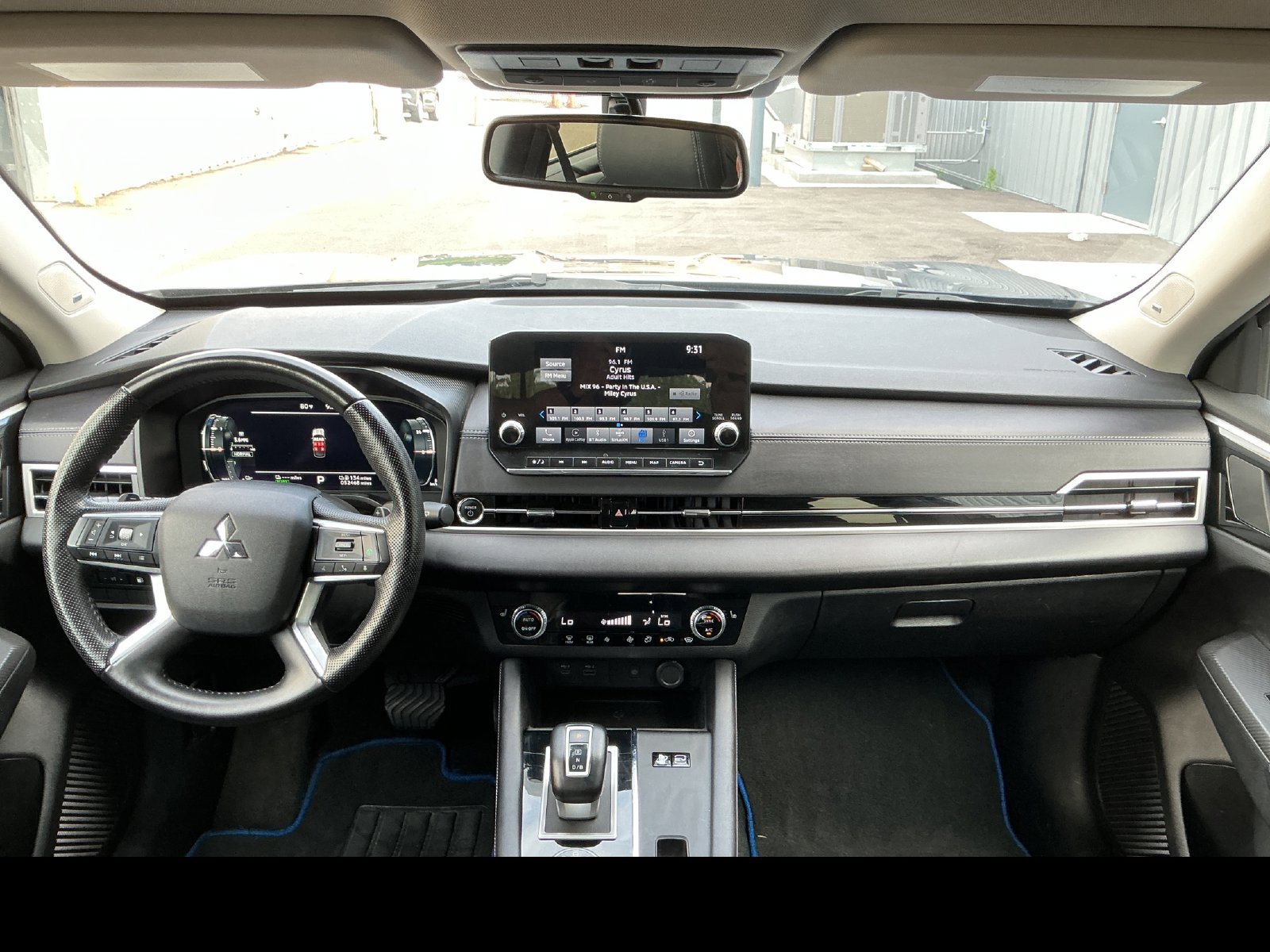 Used 2024 Mitsubishi Outlander 4WD Plug-In Hybrid image 12
