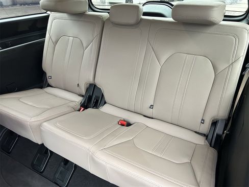 Used 2024 Ford Expedition Limited image 9
