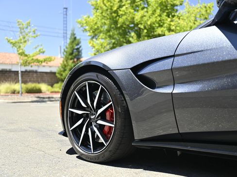 Used 2020 Aston Martin V8 Vantage Coupe RWD image 11
