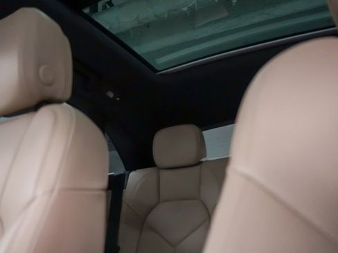 Certified 2022 Porsche Macan AWD/4WD image 36