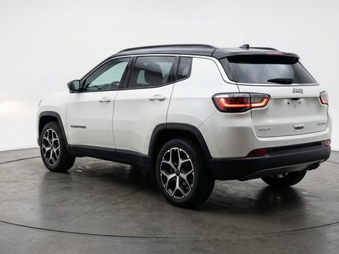 Used 2025 Jeep Compass Limited image 6