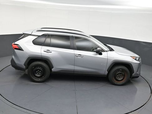 Used 2020 Toyota RAV4 LE image 17