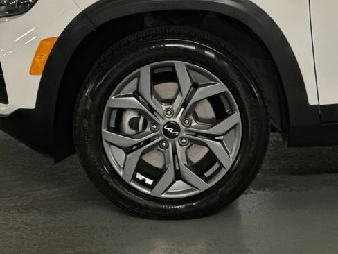 Certified 2024 Kia Seltos S image 32