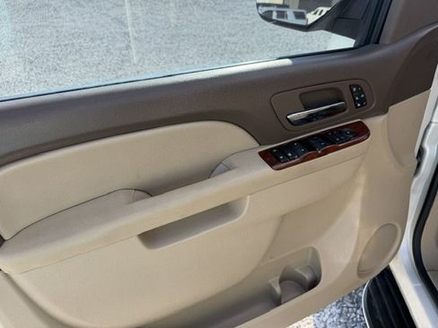 Used 2011 Chevrolet Avalanche LTZ RWD image 13