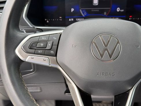 Used 2022 Volkswagen Tiguan SE image 15