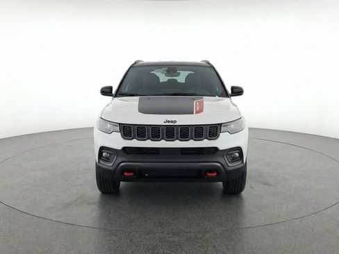 Used 2025 Jeep Compass Trailhawk AWD/4WD image 2