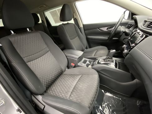 Used 2018 Nissan Rogue SV w/ Premium Package image 17