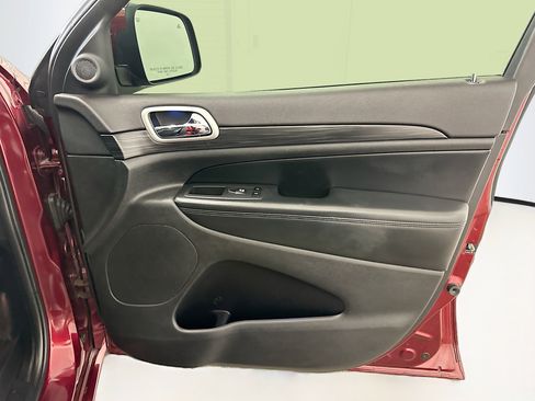 Used 2020 Jeep Grand Cherokee Altitude image 34