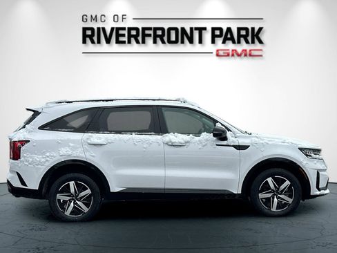 Used 2021 Kia Sorento EX image 2