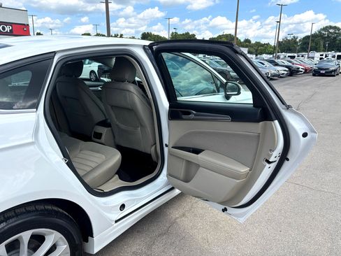 Used 2019 Ford Fusion SE image 10