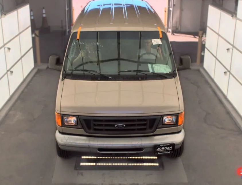 Used 2007 Ford E-350 and Econoline 350 XL RWD image 3