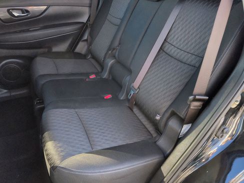 Used 2019 Nissan Rogue SV image 20