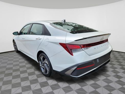 Certified 2025 Hyundai Elantra Sport FWD image 3