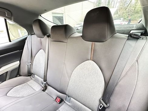 Used 2018 Toyota Camry L image 15