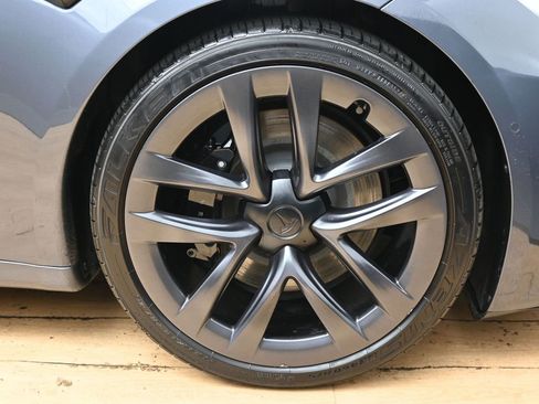 Used 2022 Tesla Model S image 13