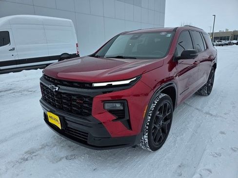 Used 2024 Chevrolet Traverse RS image 2