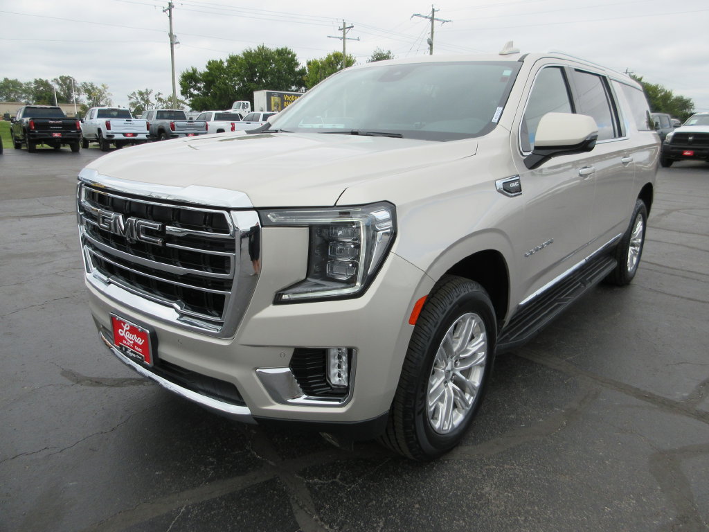 Certified 2024 GMC Yukon XL SLT w/ SLT Luxury Package AWD/4WD image 12