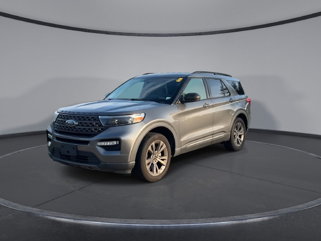 Used 2021 Ford Explorer XLT w/ Equipment Group 202A AWD/4WD image 4