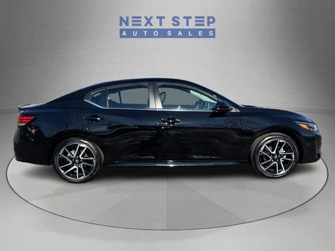 Used 2025 Nissan Sentra SR w/ SR Premium Package image 9