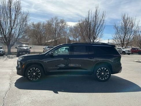 Used 2025 Chevrolet Traverse LT w/ Sun and Wheel Package image 7