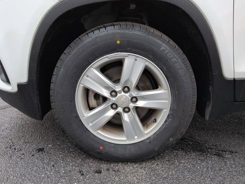 Certified 2022 Chevrolet Trax LT w/ LT Convenience Package image 32