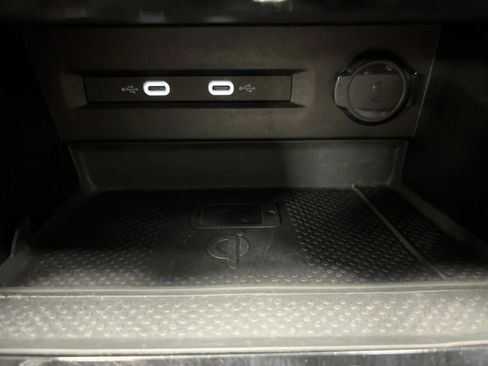 Used 2023 Volkswagen Taos SE w/ Black Wheel Package image 22