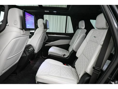 New 2026 Cadillac Escalade Platinum Sport w/ LPO, ONYX Package image 13