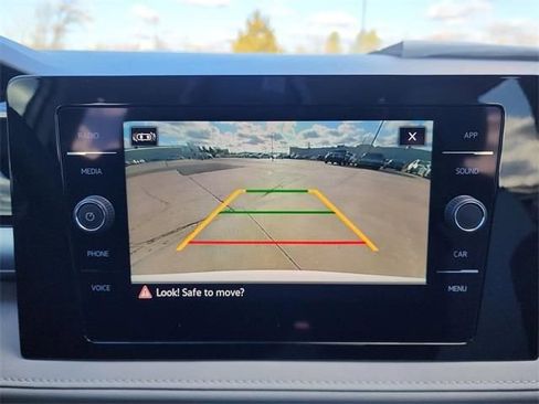 New 2026 Volkswagen Taos SE image 20