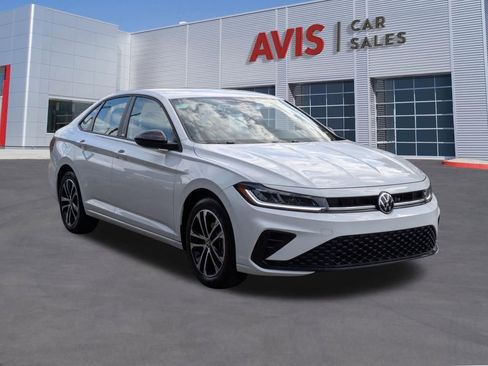 Used 2025 Volkswagen Jetta Sport FWD image 3