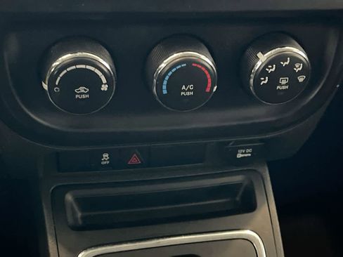 Used 2015 Jeep Compass Sport w/ Power Value Group image 17